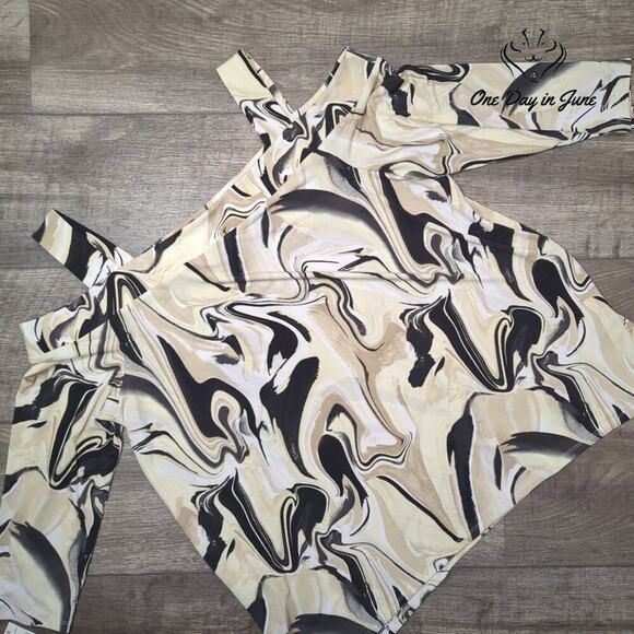 JM Collection Cold Shoulder Top Size XXL - Picture 5 of 5